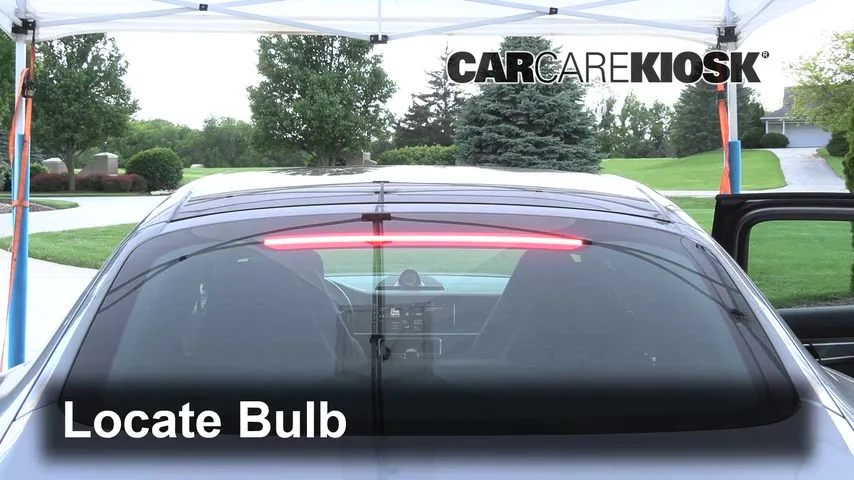 2018 Porsche Panamera 4 E-Hybrid 2.9L V6 Turbo Éclairage Feu de freinage central (remplacer l'ampoule)